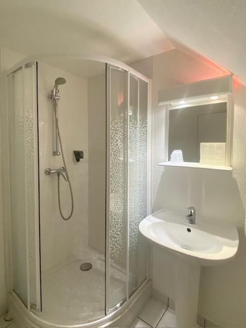 Hotel La Tour Des Anglais Mayenne Eksteriør bilde