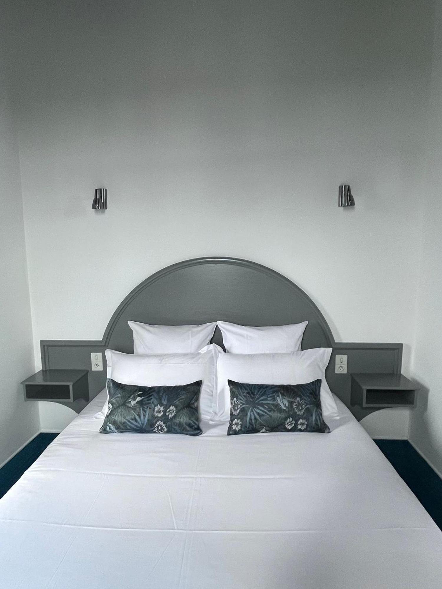 Hotel La Tour Des Anglais Mayenne Eksteriør bilde