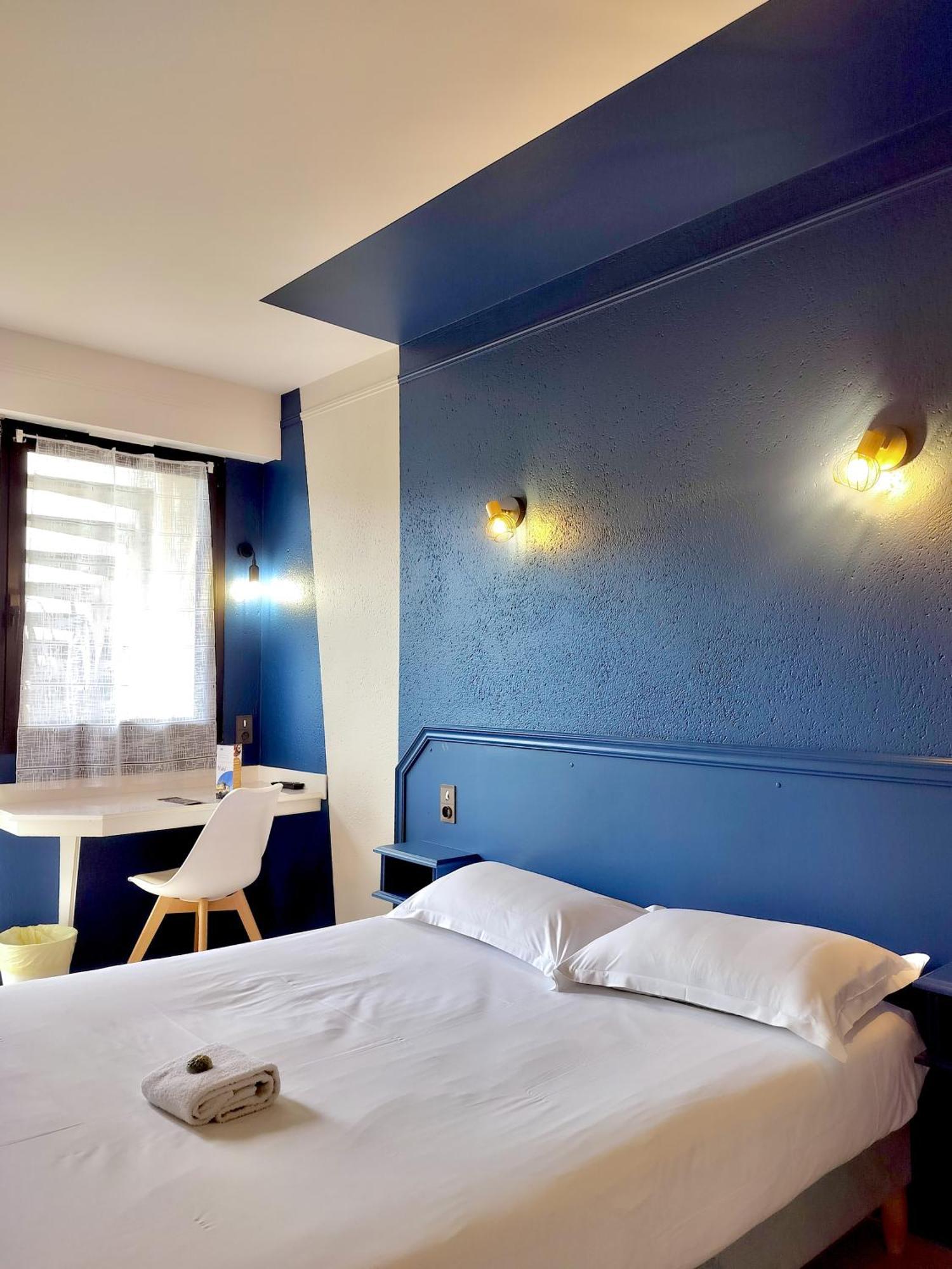 Hotel La Tour Des Anglais Mayenne Eksteriør bilde
